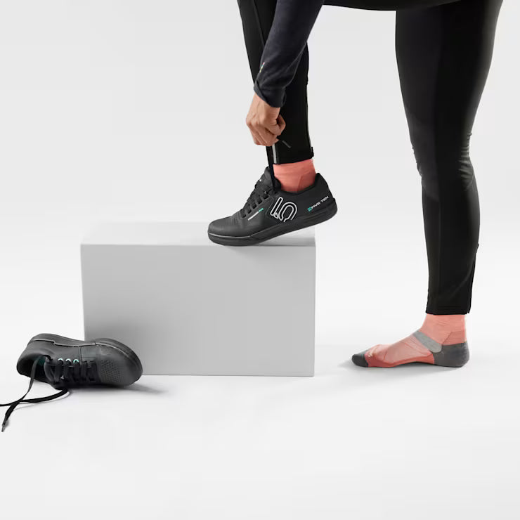 Smartwool Merino Socks Women's Bike Ankle Socks - Image 2